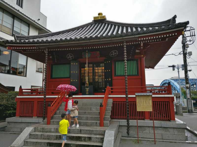 Kleiner Schrein in Asakusa